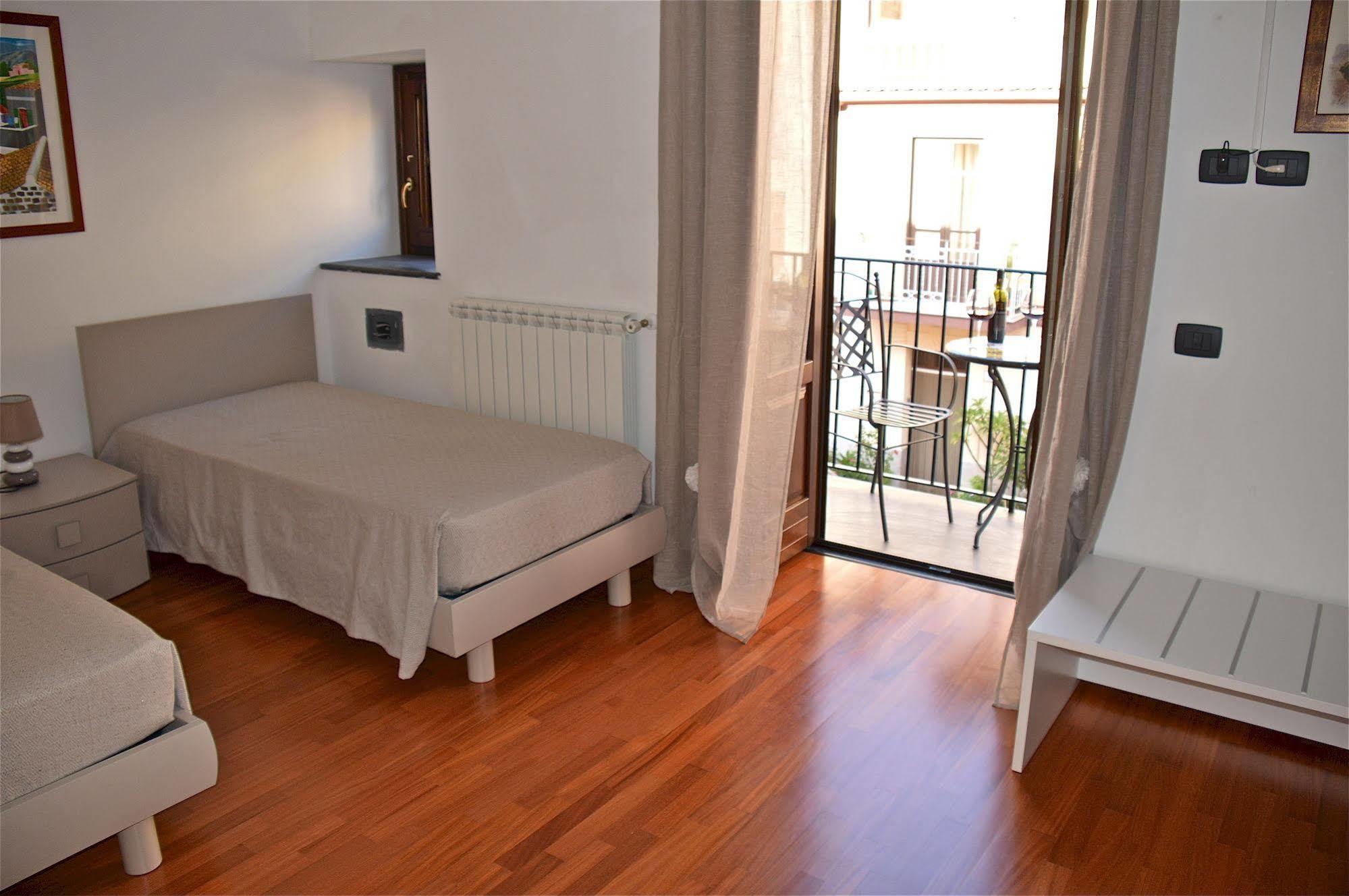 B&B Porta Delle Madonie Campofelice Di Roccella Extérieur photo